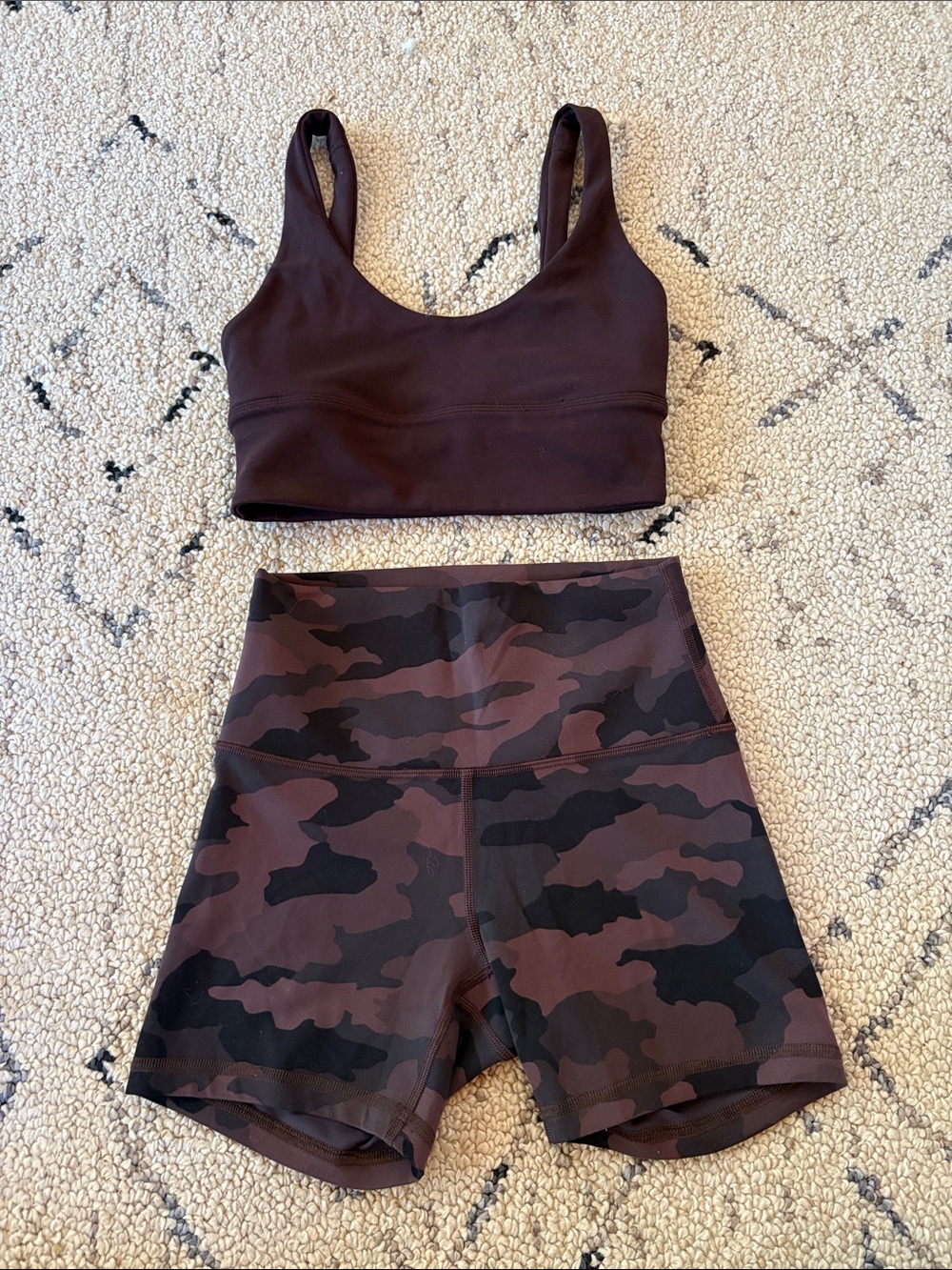 Lululemon set shorts sz 4 bra 2 EUC